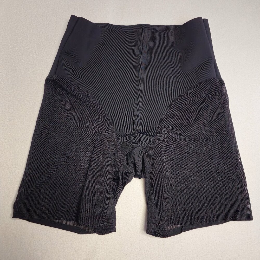 SHAPEMINT SHAPEWEAR SHORTS SIZE M